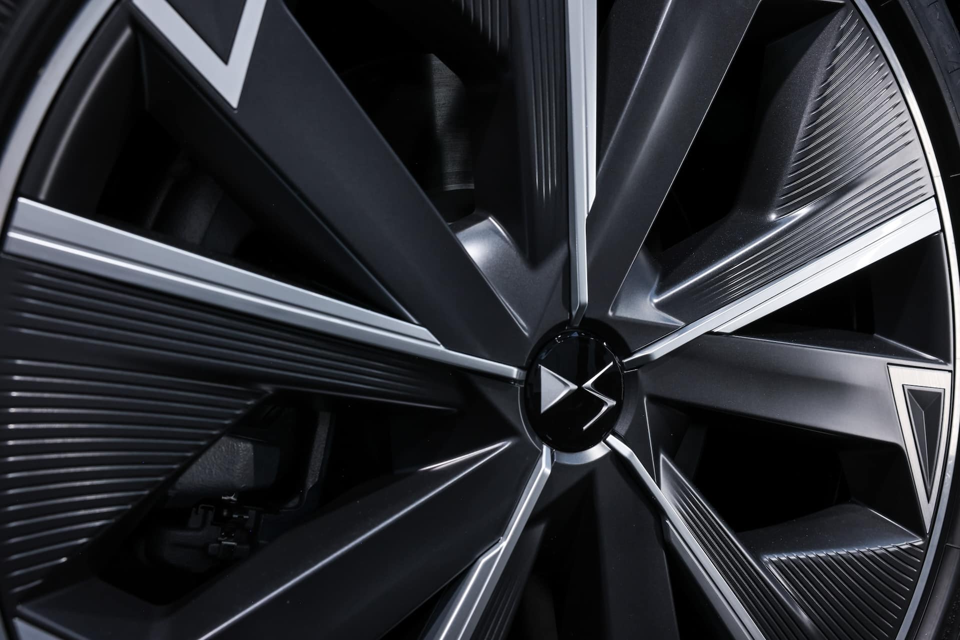 DS 7- Αποκαλύφηκε το best seller της νέας γενιάς