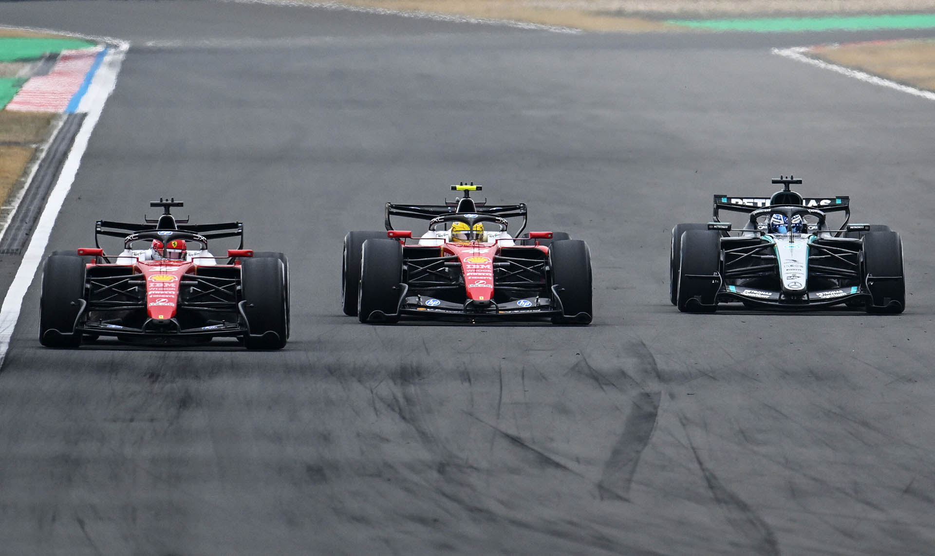 F1 Charles Leclerc, Lewis Hamilton (Ferrari) & George Russell (Mercedes)