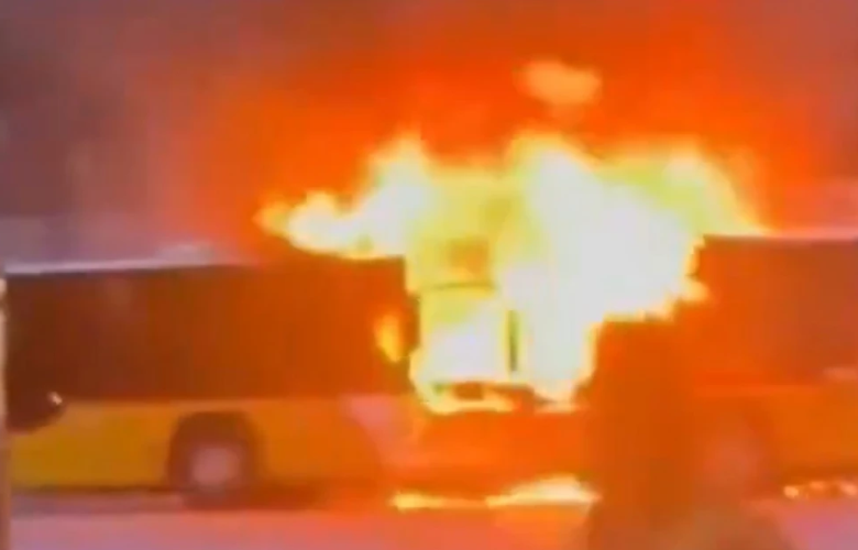 Νέα τραγωδία στην Ελβετία: Φωτιά σε λεωφορείο από αυτοπυρπολισμό άνδρα – Τουλάχιστον έξι νεκροί και αρκετοί τραυματίες