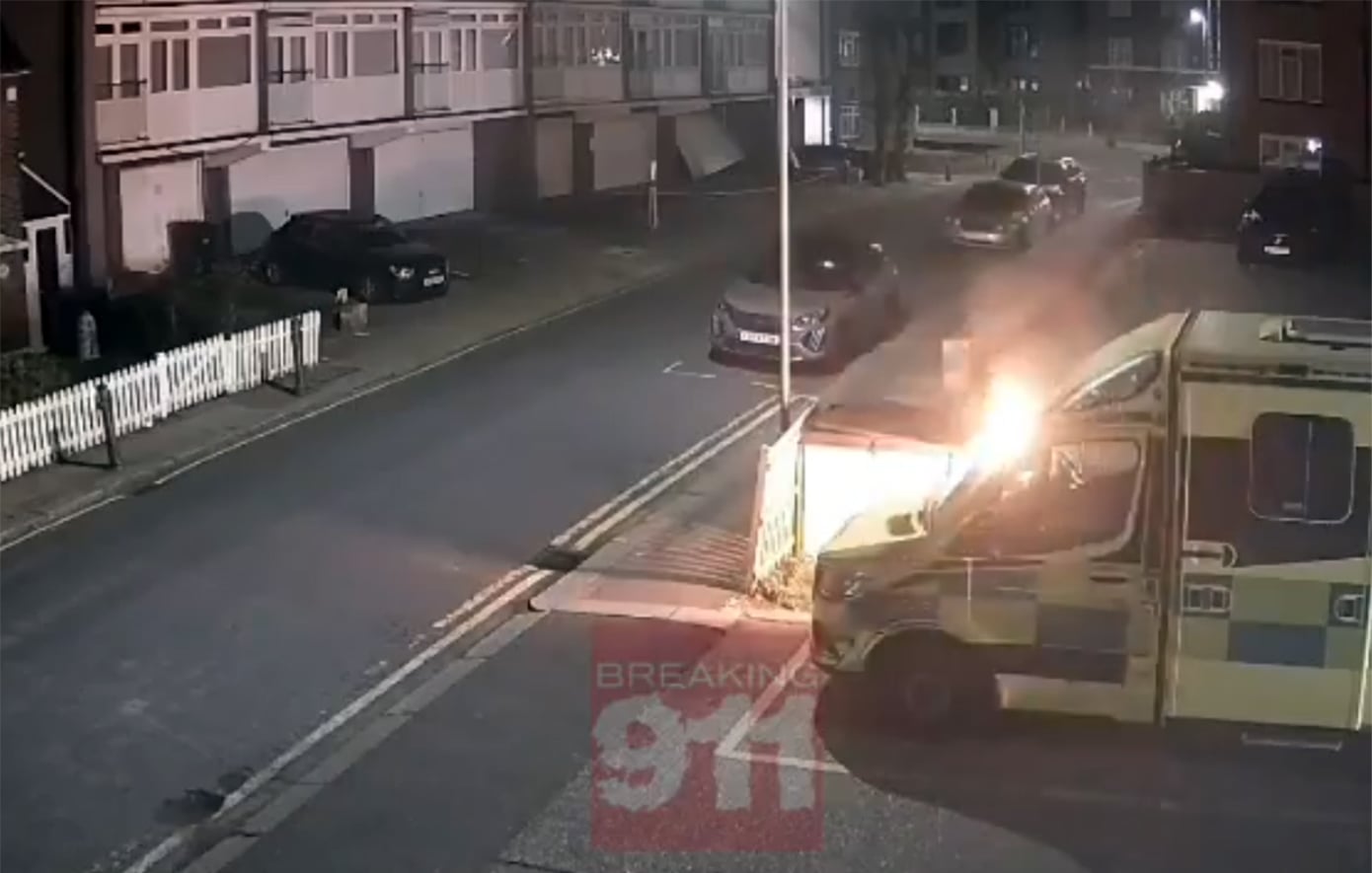 Πυρπόλησαν τέσσερα ασθενοφόρα της εβραϊκής κοινότητας του Λονδίνου