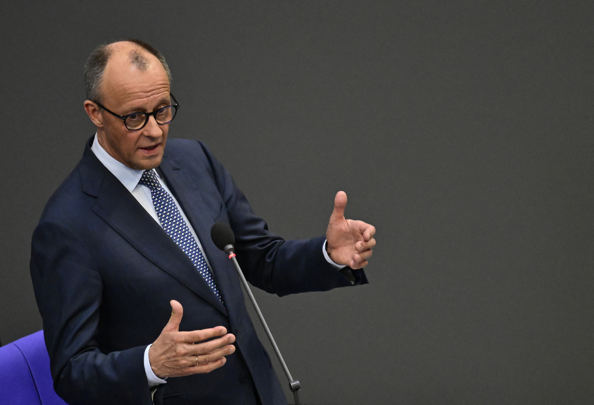 Γερμανία: Για «έκρηξη» βίας που οφείλεται εν μέρει στους μετανάστες έκανε λόγο ο καγκελάριος Μερτς