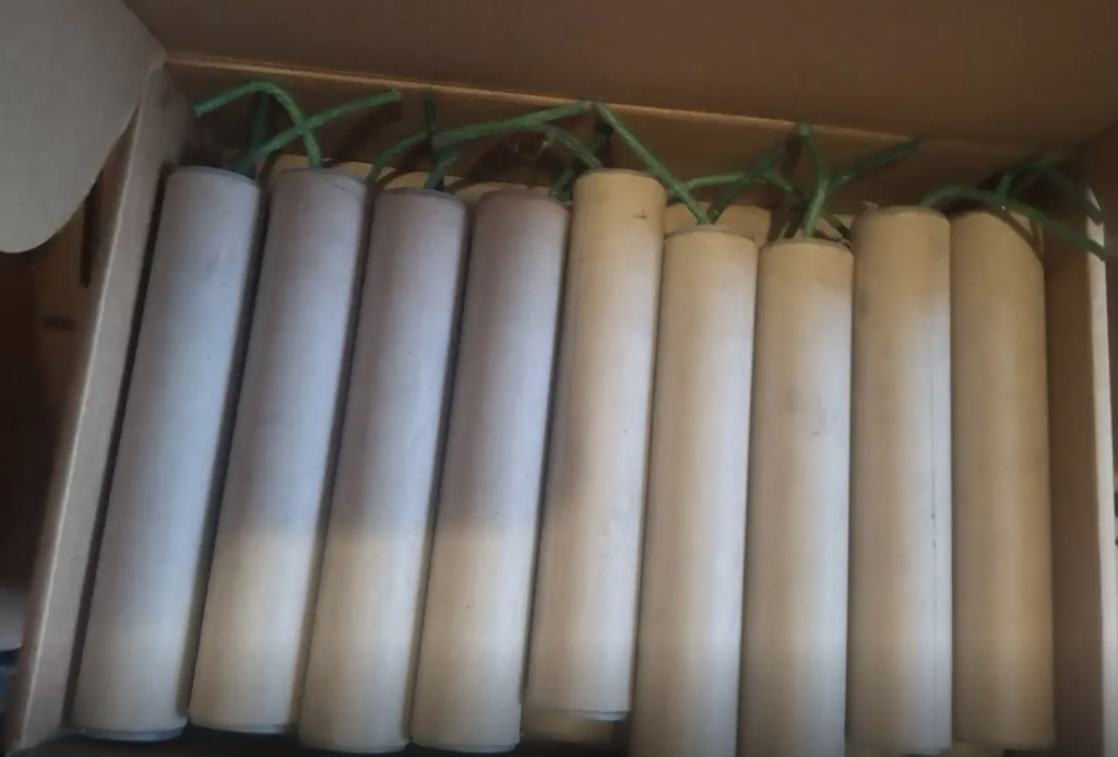 Συνελήφθη 16χρονος κατασκευαστής κροτίδων στον Άγιο Δημήτριο – Κατασχέθηκαν μεγάλες ποσότητες εκρηκτικών υλών