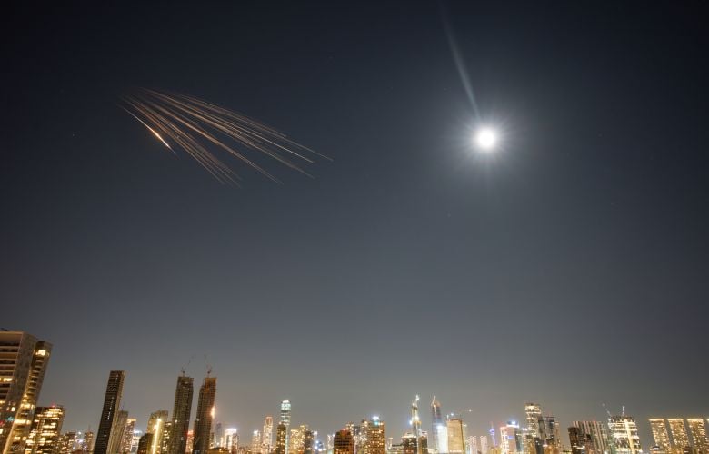 Το Ισραήλ κατηγορεί το Ιράν για βόμβες διασποράς – «Οι επιθέσεις στους αμάχους δεν θα μείνουν αναπάντητες», λένε οι Αμερικανοί