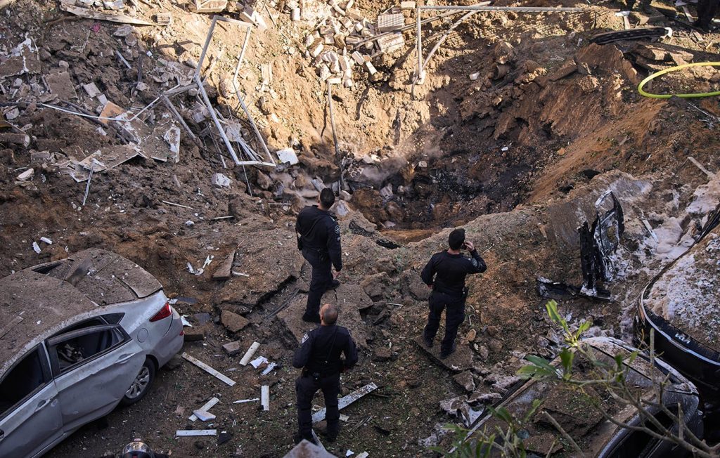 Κλιμάκωση στη Μέση Ανατολή με νέες πυραυλικές επιθέσεις του Ιράν στο Ισραήλ