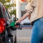 Η σύγκρουση στο Ιράν πλήττει τα βενζινοκίνητα 5 φορές πιο σκληρά από τα EV