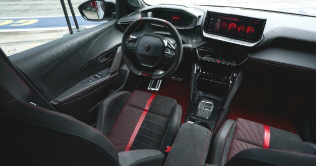 Το νέο Peugeot 208 GTi «γαζώνει» στην Imola