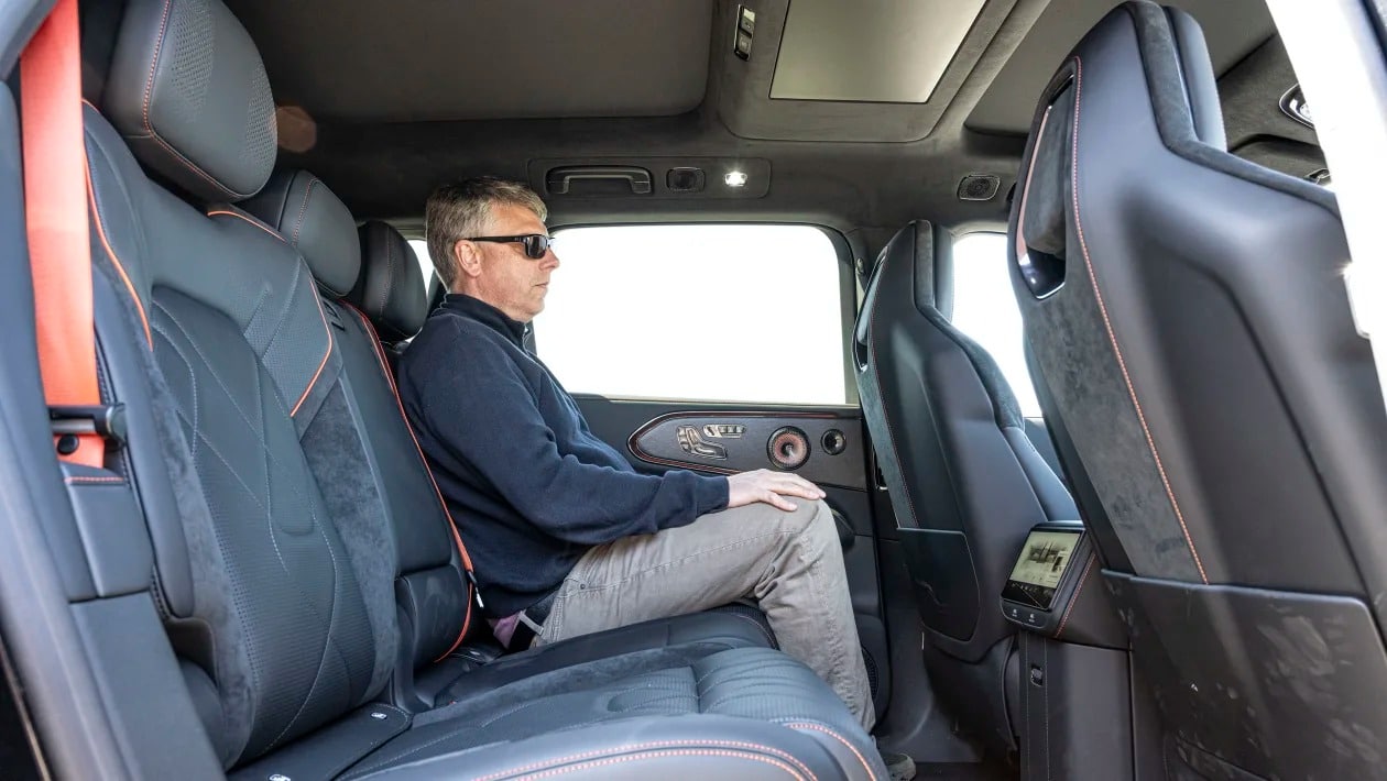 1.400 PS και 240 km ηλεκτρικής αυτονομίας - Το Zeekr 8X έρχεται να γκρεμίσει BMW & Audi με τιμή-σοκ