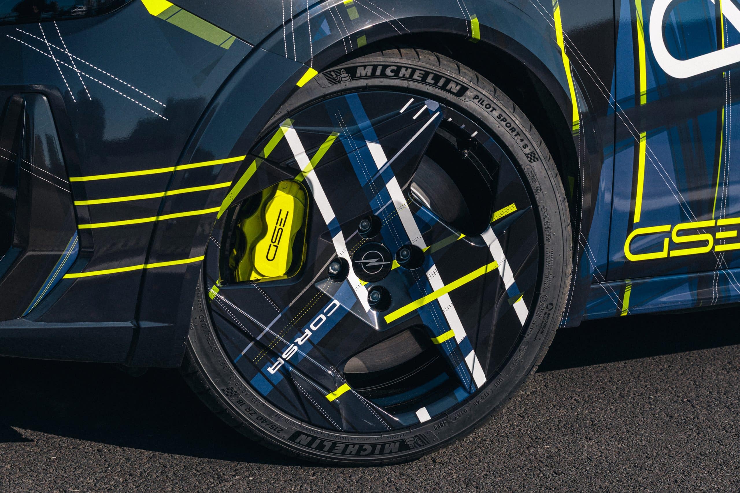 Τραβάει όλα τα βλέμματα: Το Νέο Opel Corsa GSE με σπορ καμουφλάζ