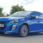 Peugeot E-208: Πόσο καλά αντέχει απέναντι στα νεότερα ηλεκτρικά;