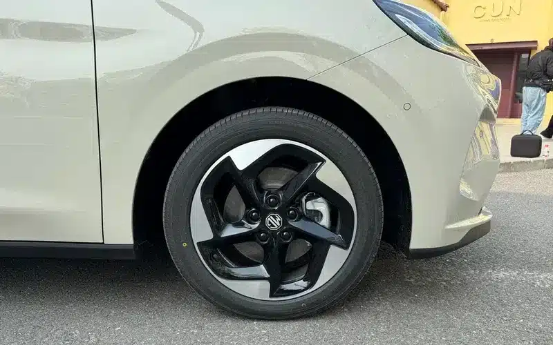 Το νέο MG4 2026 αποκαλύφθηκε με μπαταρία ημιστερεάς κατάστασης και AI 