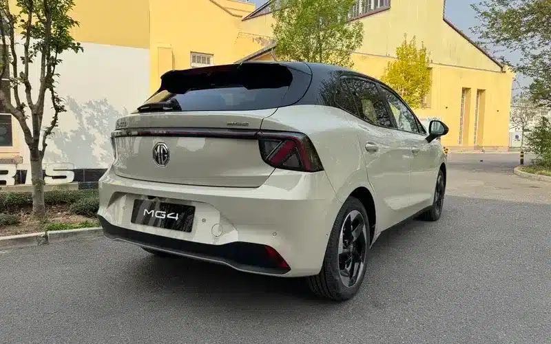 Το νέο MG4 2026 αποκαλύφθηκε με μπαταρία ημιστερεάς κατάστασης και AI 