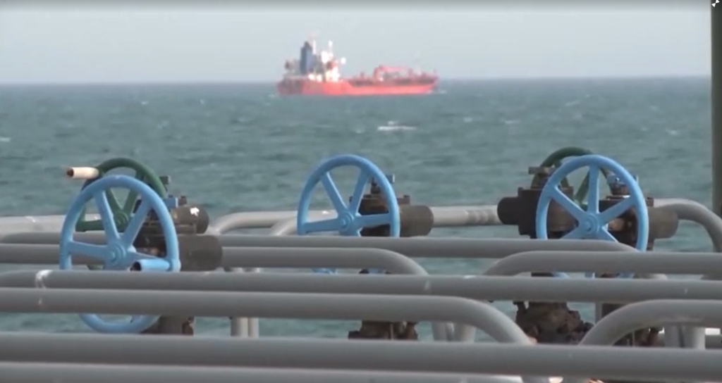 Σε υψηλό τετραετίας το πετρέλαιο – Εκτόξευση του Μπρεντ στα 125 $ και ανησυχία στις αγορές μετά την απειλή Τραμπ για παρατεταμένο αποκλεισμό του Ορμούζ