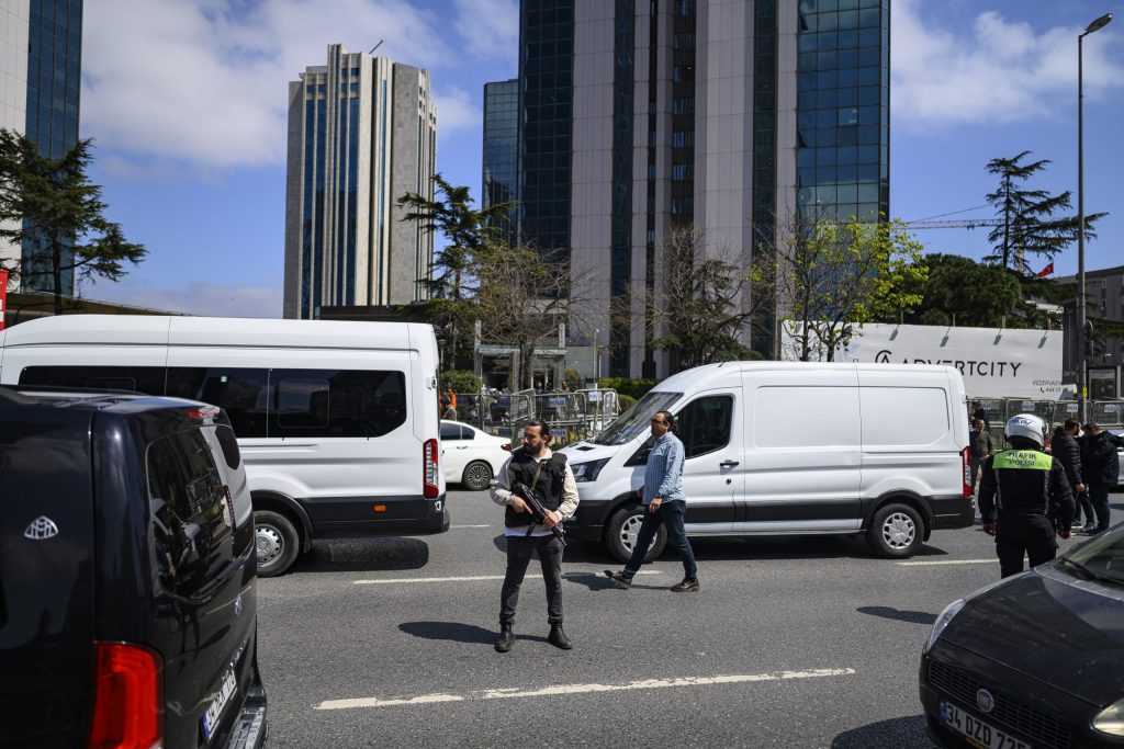 Συναγερμός στην Τουρκία: Πυρά σε σχολείο στην Σανλιούρφα - Τουλάχιστον 7 τραυματίες - ertnews.gr