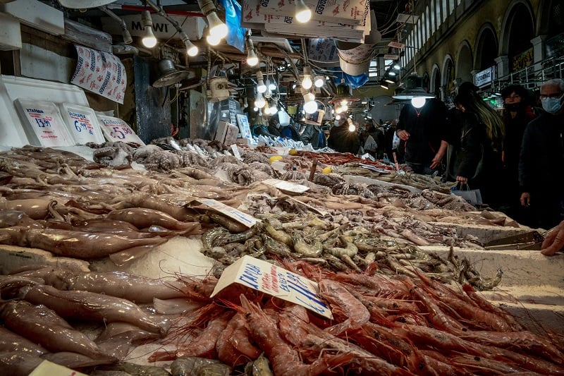 Ανοιχτά καταστήματα σε Βαρβάκειο και Ρέντη για τα ψώνια της Σαρακοστής