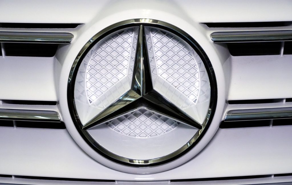 Η Mercedes-Benz θα χρησιμοποιήσει ανθρωποειδή ρομπότ στην παραγωγή της – Καθοριστικός ο ρόλος του AI