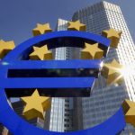 Νέα μείωση των επιτοκίων της ΕΚΤ τον Απρίλιο προαναγγέλλει ο Γιάννης Στουρνάρας