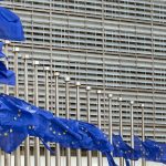 Η ΕΕ παγώνει για 90 ημέρες την απάντηση της στους δασμούς των ΗΠΑ – «Να δώσουμε μια ευκαιρία στις διαπραγματεύσεις»