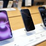 Η Ουάσινγκτον εξαιρεί smartphones και υπολογιστές από τους νέους δασμούς