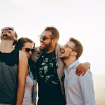 Youth Pass: Δεκάδες χιλιάδες νέοι έχουν κάνει αίτηση για την ψηφιακή χρεωστική κάρτα των 150 ευρώ