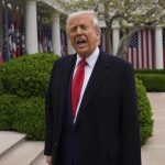 Διεθνής κατακραυγή για τον εμπορικό πόλεμο που κήρυξε ο Ντόναλντ Τραμπ στον κόσμο, σφυροκοπώντας την Ασία και την Ευρώπη