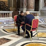 «Εποικοδομητική» ήταν η συνομιλία που είχαν οι Τραμπ και Ζελένσκι στο περιθώριο της κηδείας του πάπα Φραγκίσκου στο Βατικανό