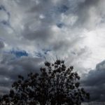 Καιρός: Λίγες νεφώσεις κατά τόπους αυξημένες με βροχές και πρόσκαιρους όμβρους