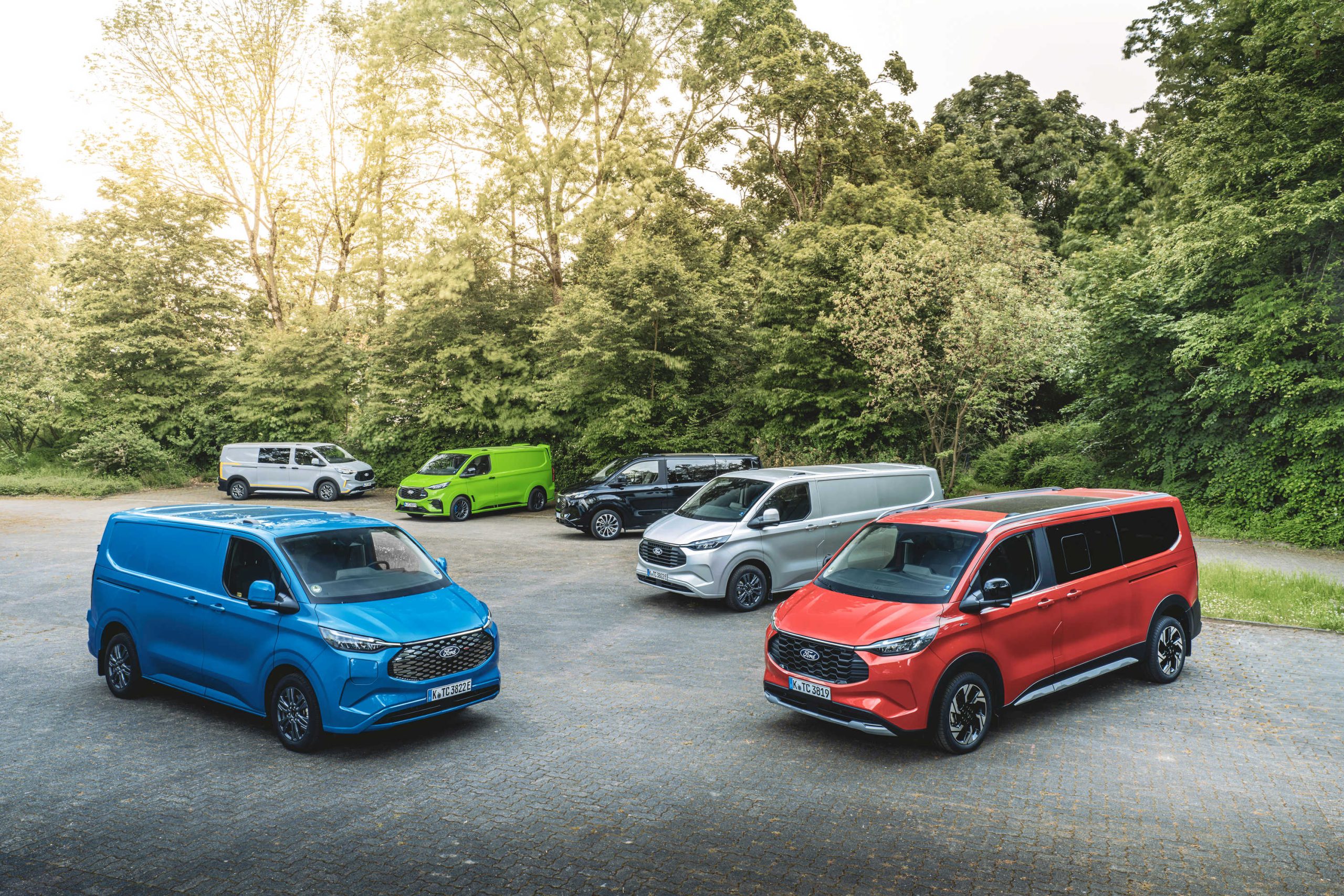 Νέο Ford E-Transit Custom: Στην πρίζα για ακόμα υψηλότερη παραγωγικότητα και αξία για κάθε επαγγελματία