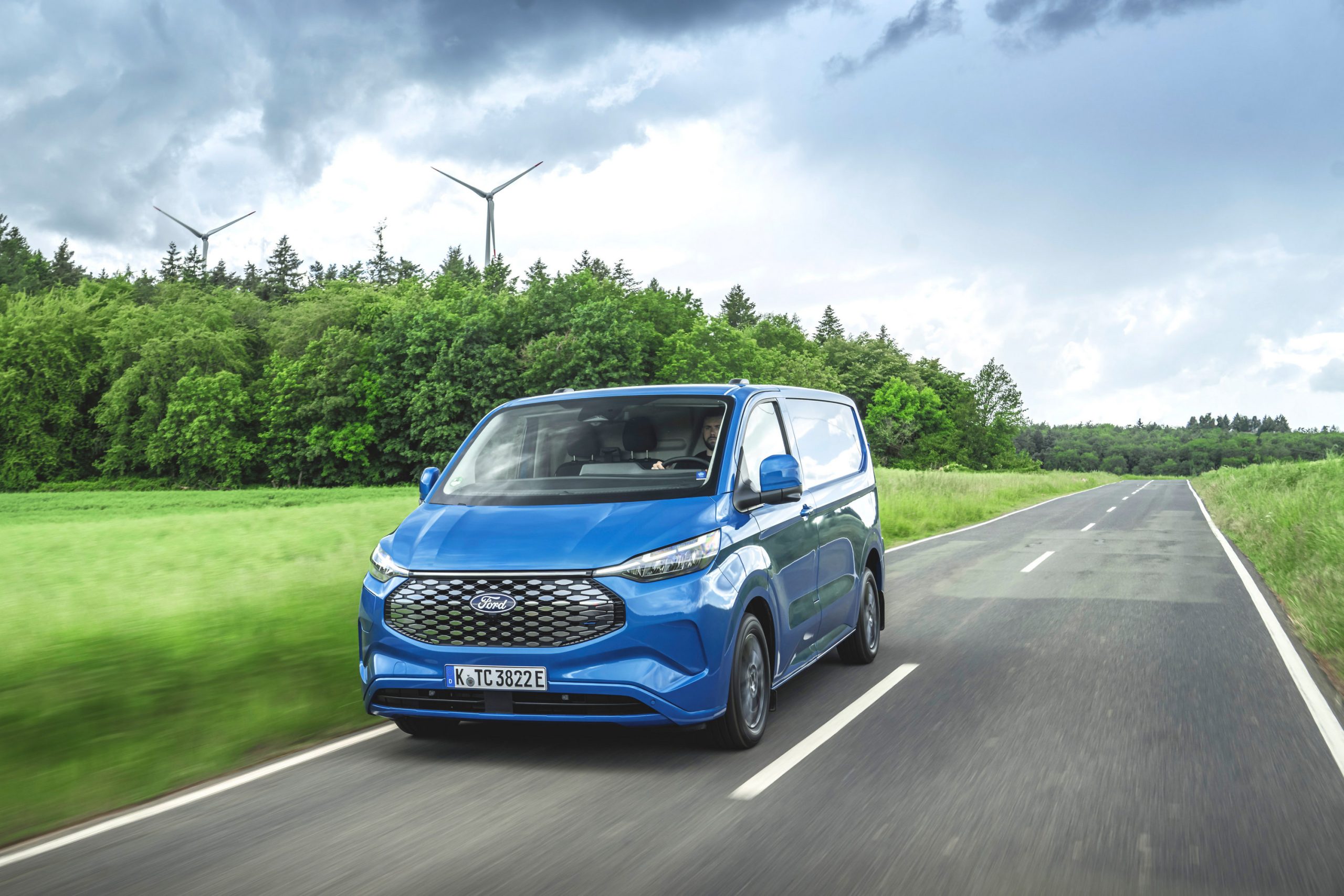 Νέο Ford E-Transit Custom: Στην πρίζα για ακόμα υψηλότερη παραγωγικότητα και αξία για κάθε επαγγελματία