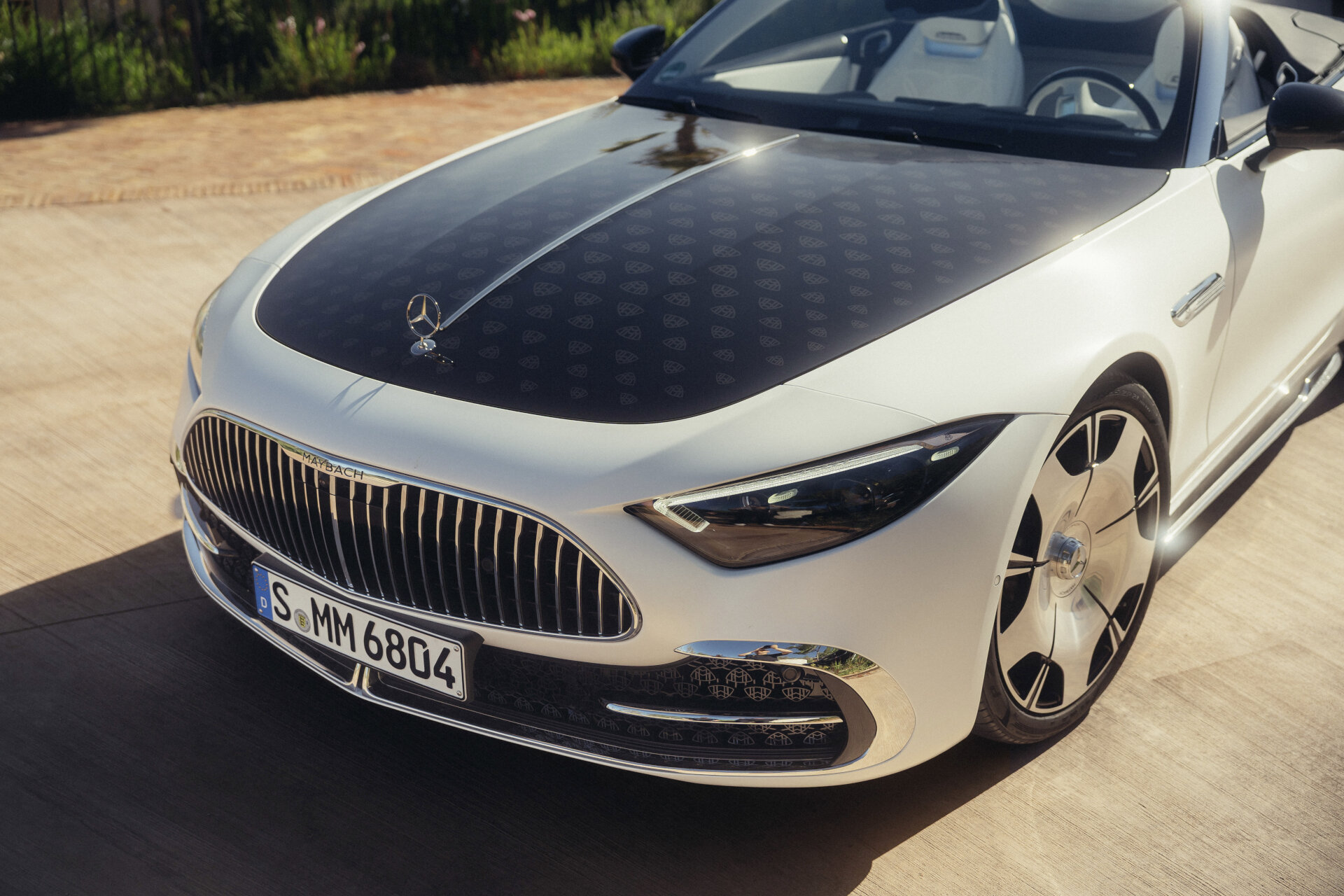 Mercedes-Maybach SL 680 Monogram Series White Ambience (Energieverbrauch kombiniert: 13,6 l/100 km; CO2-Emissionen kombiniert: 309 g/km; CO2-Klasse: G) 