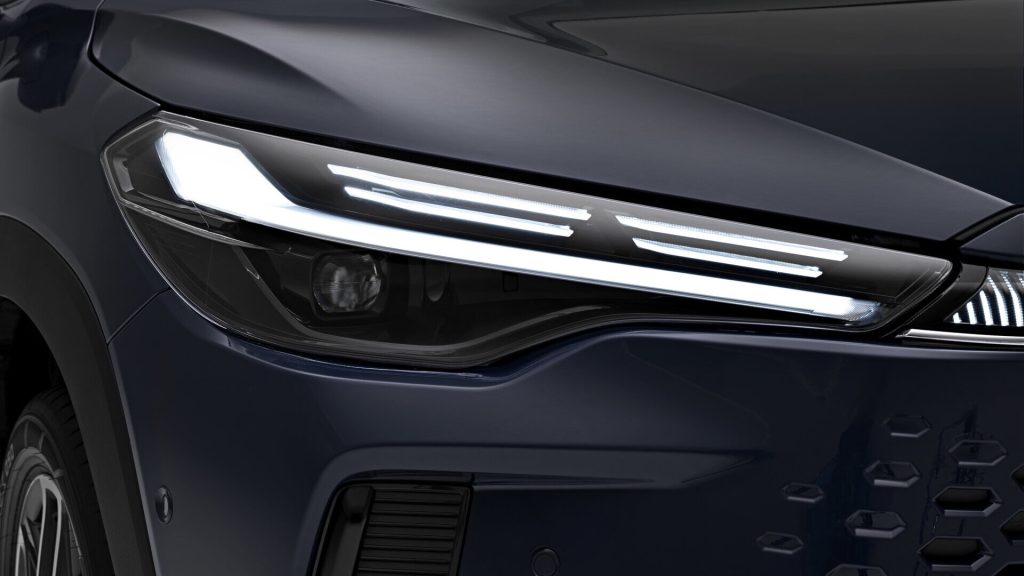 Toyota Corolla Cross: Ανανεώνεται και αποκτά για πρώτη φορά έκδοση GR Sport