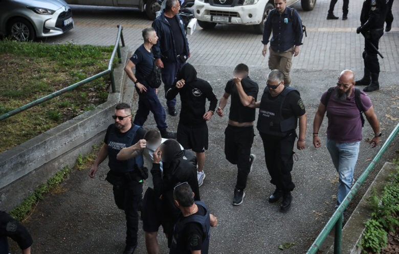 «Εθνικιστική Νεολαία Θεσσαλονίκης»: Πώς δρούσε η ακροδεξιά οργάνωση που στρατολογούσε τα μέλη της μέσω social media – Η ανακοίνωση της ΕΛ.ΑΣ.