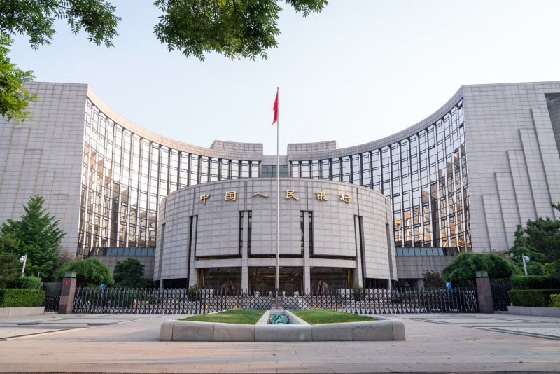 Η κεντρική τράπεζα της Κίνας μειώνει δυο επιτόκια-κλειδιά σε ιστορικά χαμηλά