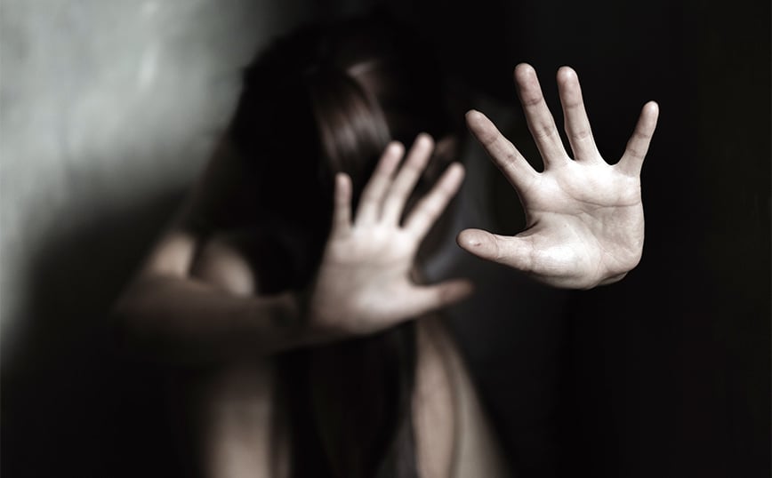 Σοκάρει το «μαρτύριο» που βίωνε ανήλικη από τον νονό και θείο της στην Πάτρα