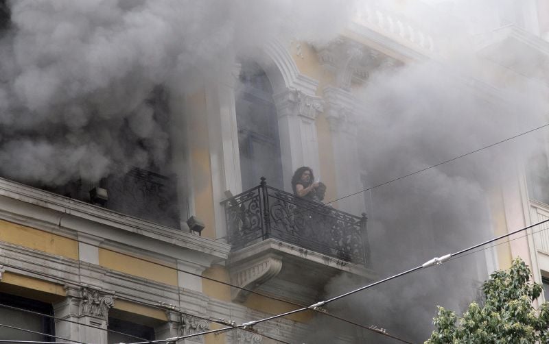 Η συγκλονιστική μαρτυρία της γυναίκας που ήταν στο μπαλκόνι της Marfin και σώθηκε – «Σκεφτόμουν ότι στην επόμενη ανάσα δεν θα μπορέσω»