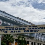 Τραγωδία στην Καλλιθέα: «Άνοιξε τα μάτια σου παιδί μου», ούρλιαζε η θεία της 7χρονης που σκοτώθηκε όταν πέρασε μέσα από τζαμαρία