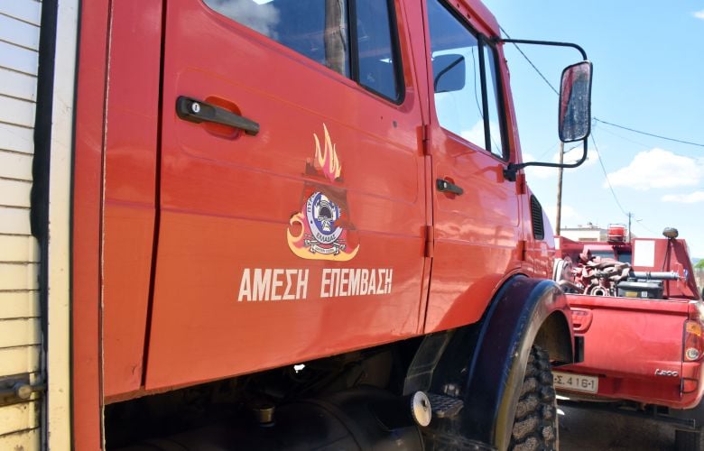 Φωτιά σε εγκαταλελειμμένο κτήριο στην οδό Λιοσίων