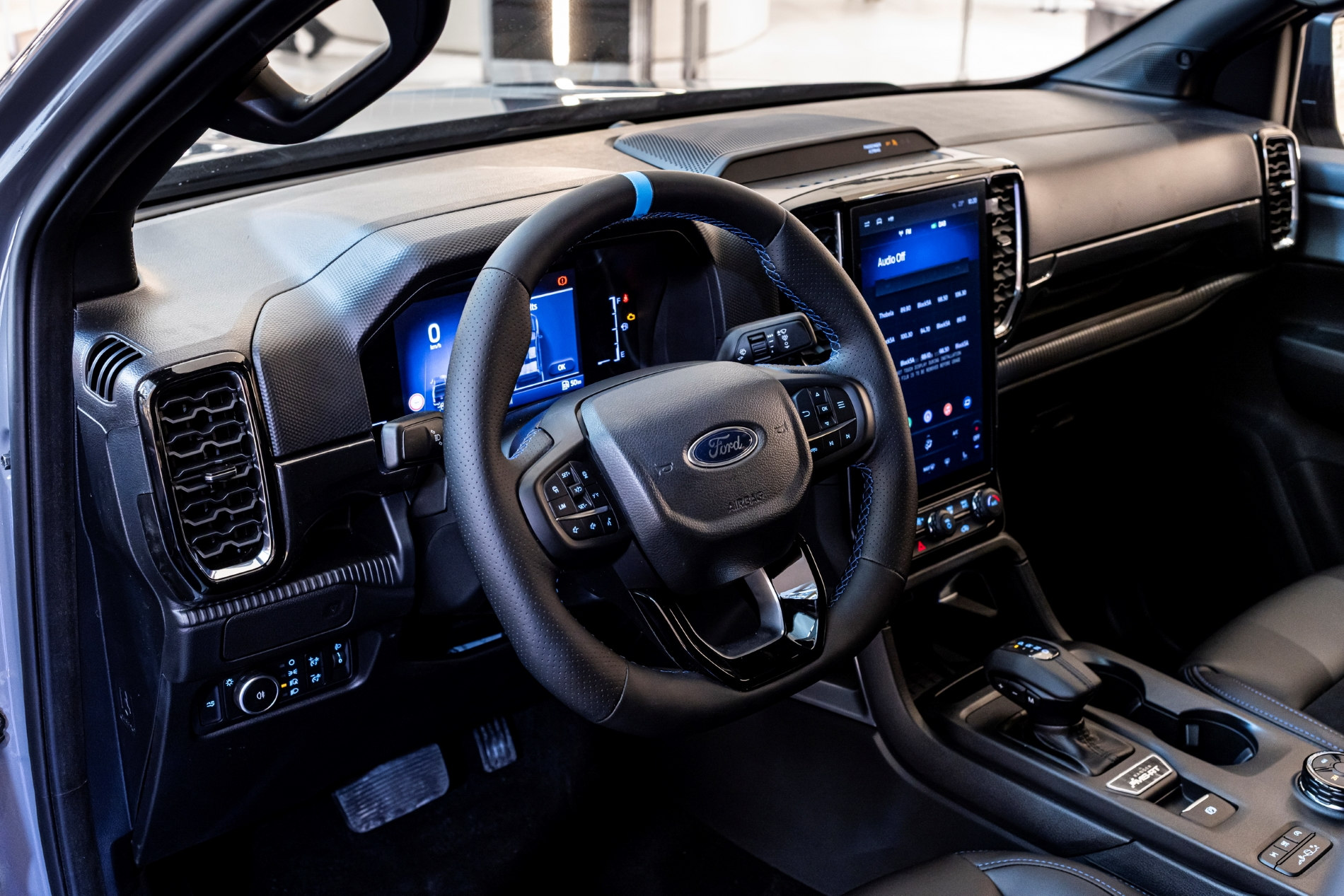 Το αγωνιστικών προδιαγραφών Ford Ranger MS-RT στο Golden Hall