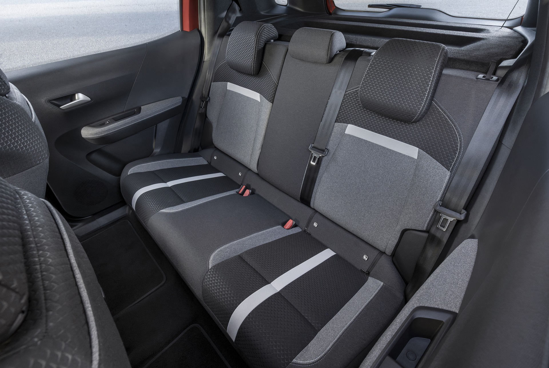Opel Frontera Electric 2025 (5)