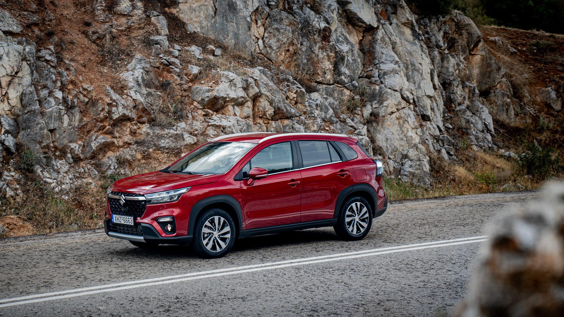 Suzuki S Cross Hybrid SUV red 2024 (5)