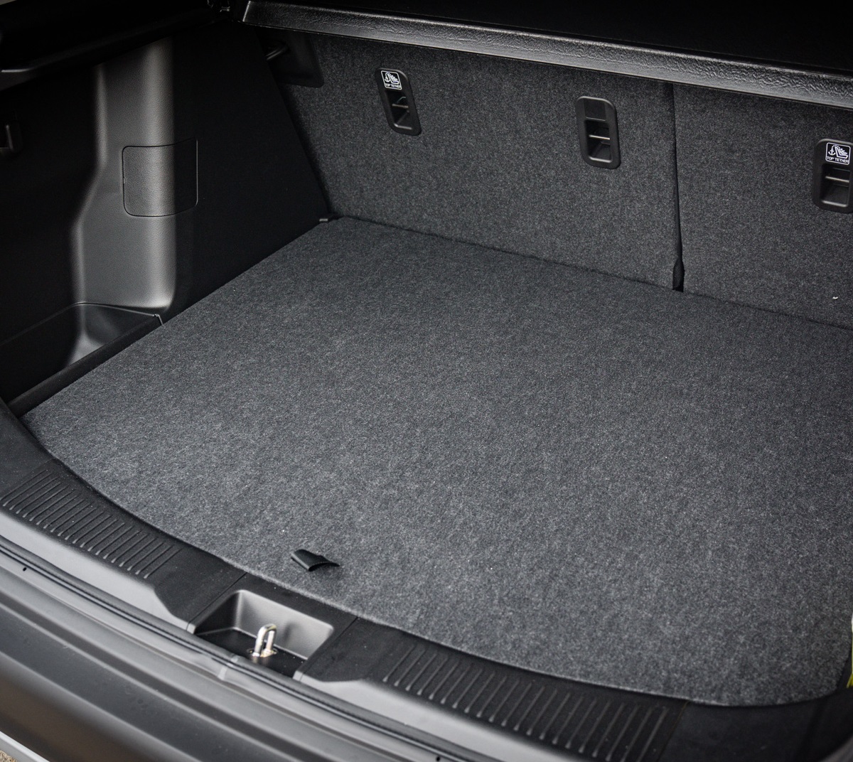 Suzuki S Cross Hybrid SUV red 2024 (11) Suzuki S Cross Hybrid SUV red 2024 (11)