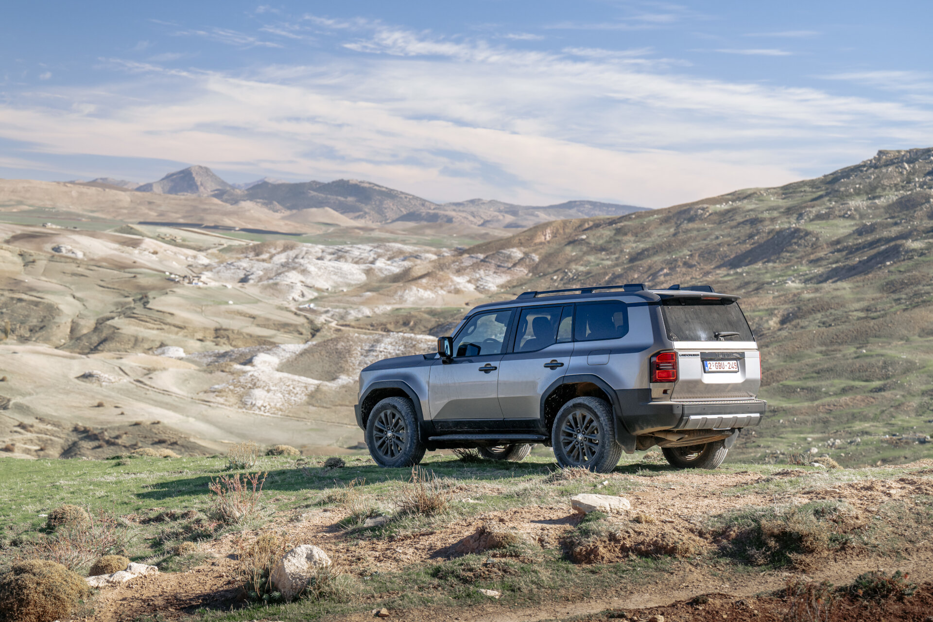 Toyota Land Cruiser Hybrid 2025 (2)