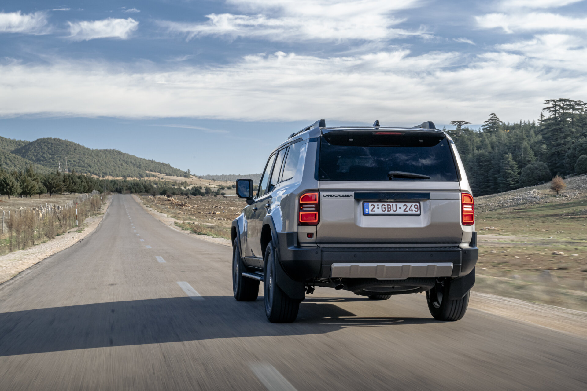 Toyota Land Cruiser Hybrid 2025 (10) Toyota Land Cruiser Hybrid 2025 (10)