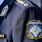 Συνελήφθη απόστρατος αξιωματικός της ΕΛ.ΑΣ. για εμπλοκή σε δύο κυκλώματα ναρκωτικών και όπλων με διεθνή δράση