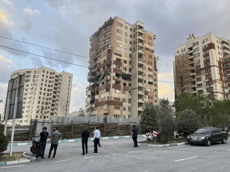 Φλέγεται η Μέση Ανατολή: «Κήρυξη πολέμου» θεωρεί το Ιράν την ισραηλινή επίθεση – «Κάντε συμφωνία, πριν να είναι πολύ αργά» διαμηνύει ο Τραμπ