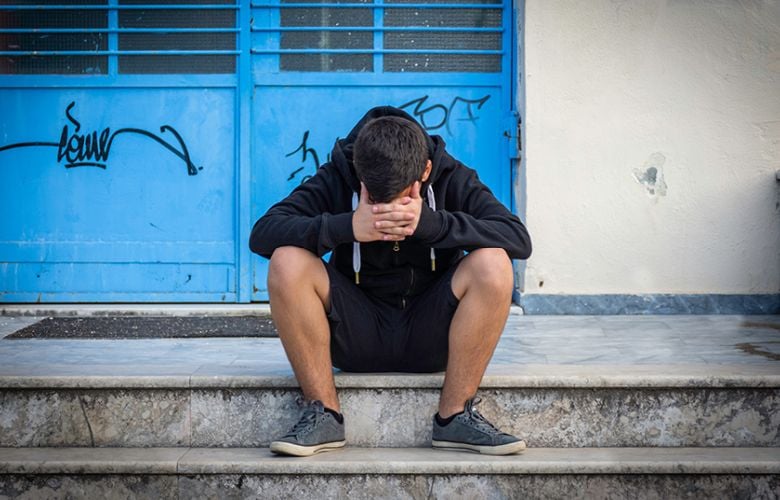 Σοκαριστικό βίντεο με 9χρονο να χτυπά με ξύλο συμμαθητή του στα γεννητικά όργανα