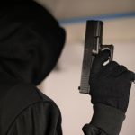 Δυο ένοπλες ληστείες «καρμπόν» σε καταστήματα τυχερών παιχνιδιών στην Αττική