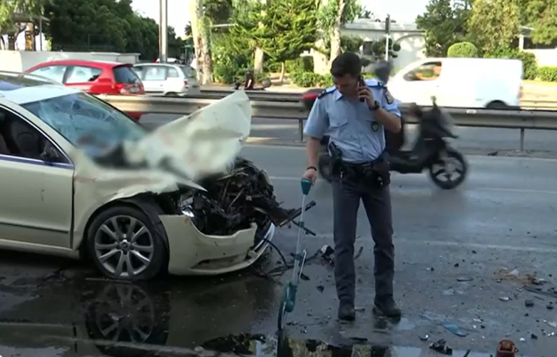 Θανατηφόρο τροχαίο στον Άλιμο: «Πήγε να βγάλει το μεροκάματο και δεν γύρισε πίσω», λέει απαρηγόρητος ο γιος της 65χρονης