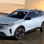 Οδηγώντας το Peugeot 5008 Hybrid GT - Cars Electric