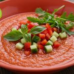 Αποτοξινωτική & δροσιστική σούπα ντομάτας (γκασπάτσο)