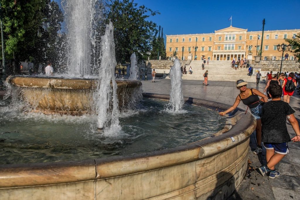 Καιρός: Κορυφώνεται το κύμα καύσωνα – Ακραία ζέστη με 42 βαθμούς